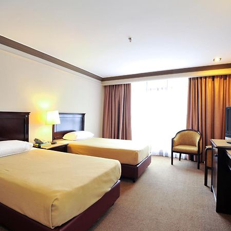 Hotel Mimosa Малакка Экстерьер фото