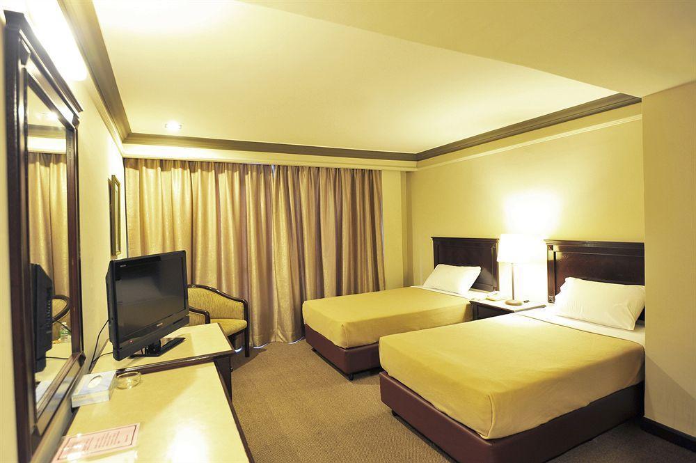 Hotel Mimosa Малакка Экстерьер фото