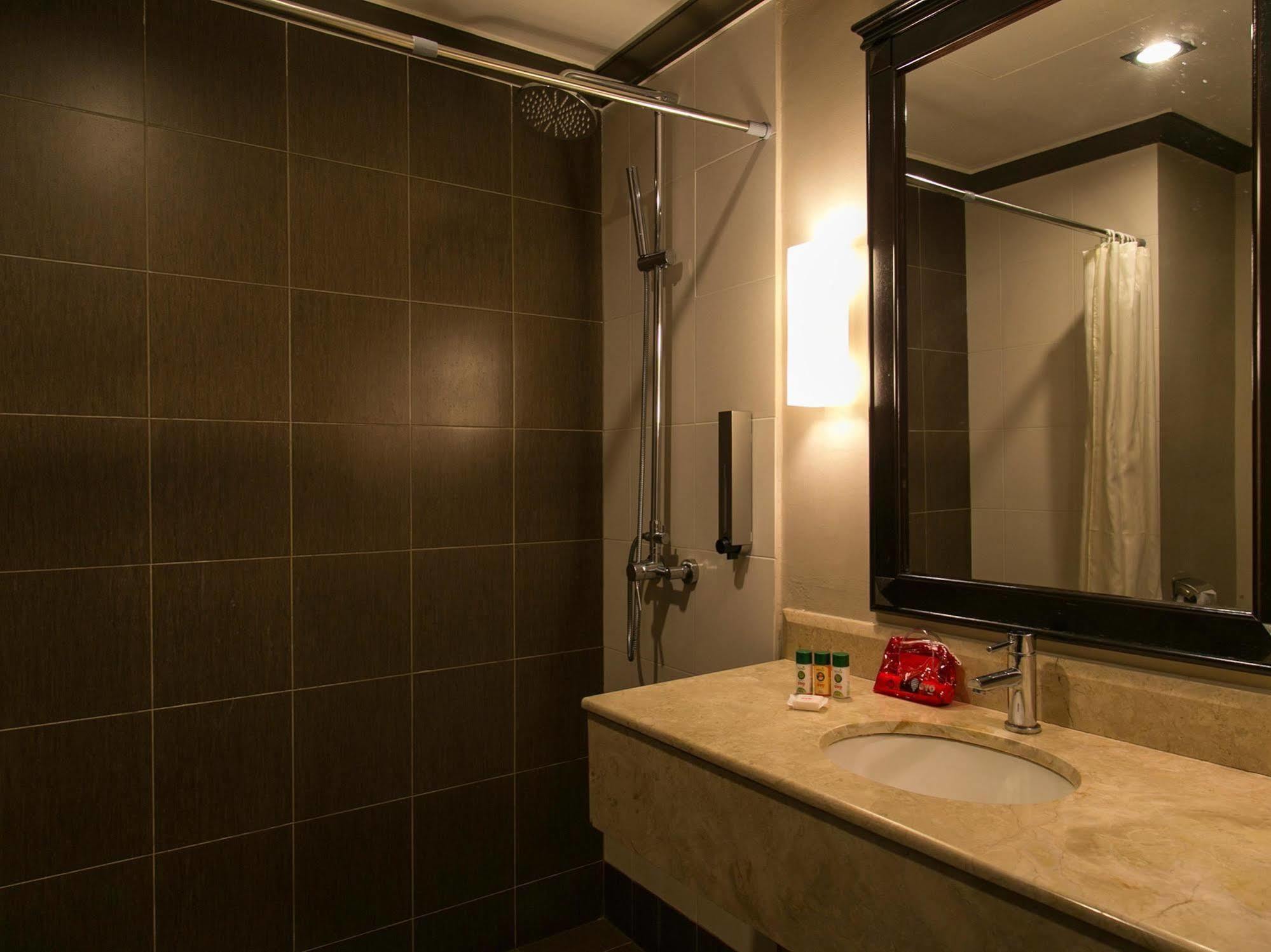 Hotel Mimosa Малакка Экстерьер фото